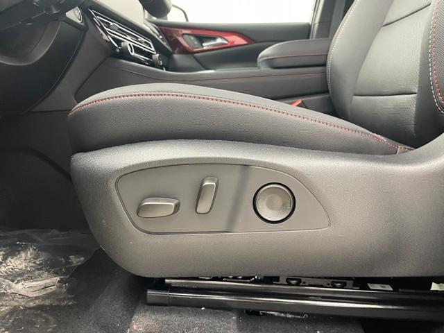 new 2025 Chevrolet Traverse car, priced at $50,090