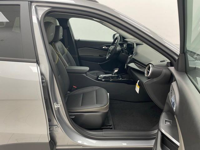 new 2025 Chevrolet Trax car, priced at $25,990