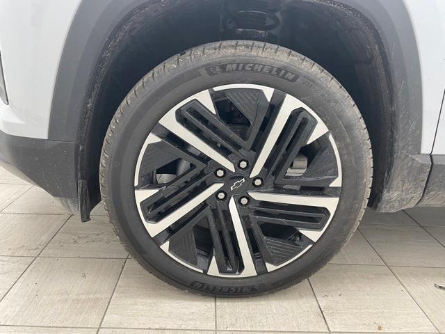 new 2026 Chevrolet Equinox car, priced at $38,090