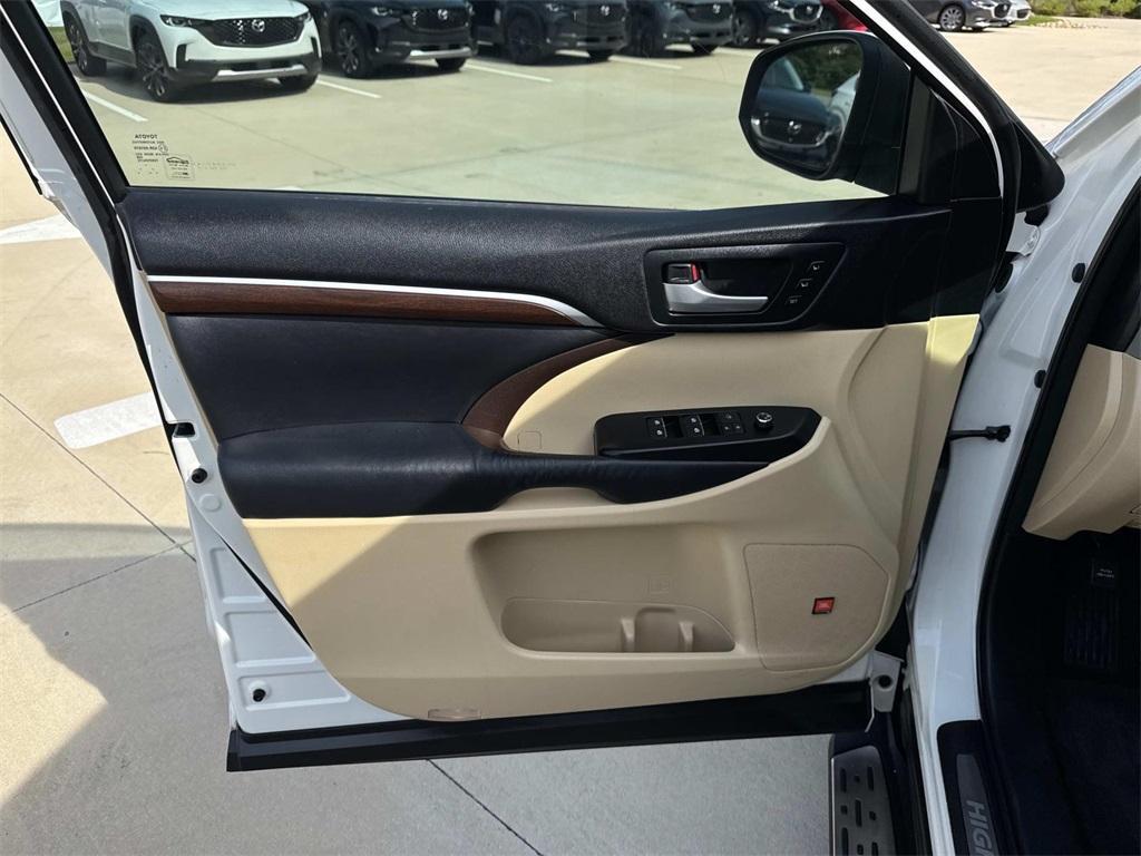 used 2015 Toyota Highlander car, priced at $19,490