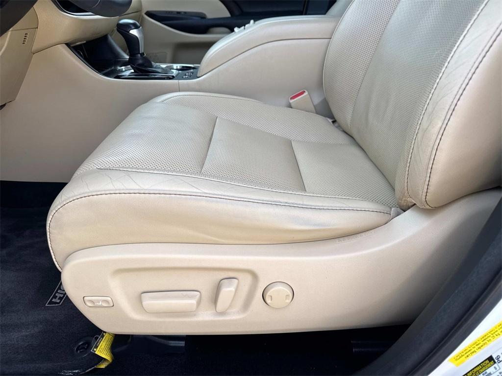 used 2015 Toyota Highlander car, priced at $19,490