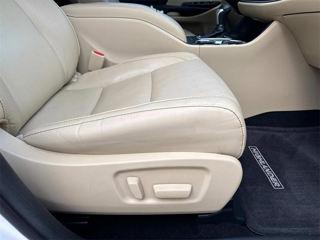 used 2015 Toyota Highlander car, priced at $19,490