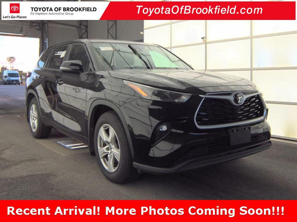 used 2023 Toyota Highlander car, priced at $31,999