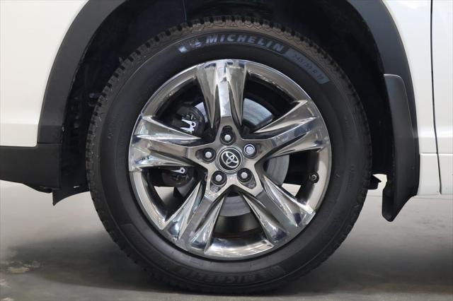 used 2018 Toyota Highlander Hybrid car, priced at $25,672