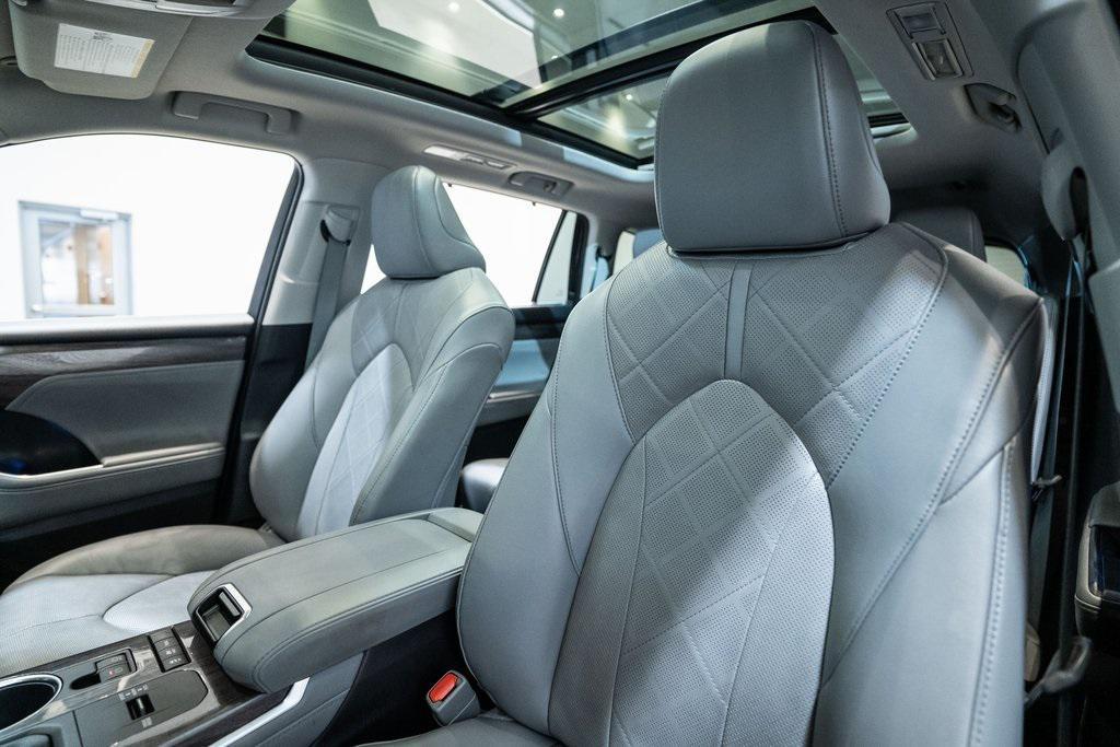 used 2022 Toyota Highlander Hybrid car, priced at $42,900