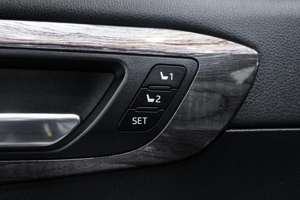 used 2022 Toyota Highlander Hybrid car, priced at $42,900