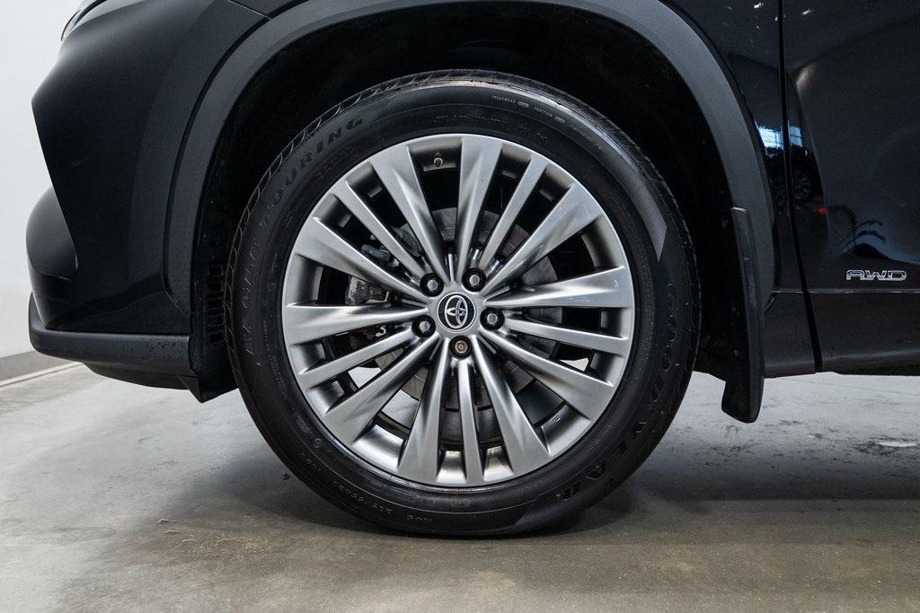 used 2022 Toyota Highlander Hybrid car, priced at $42,900