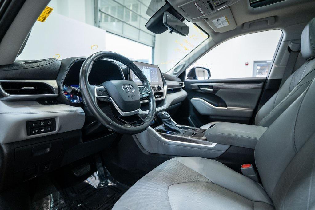 used 2022 Toyota Highlander Hybrid car, priced at $42,900