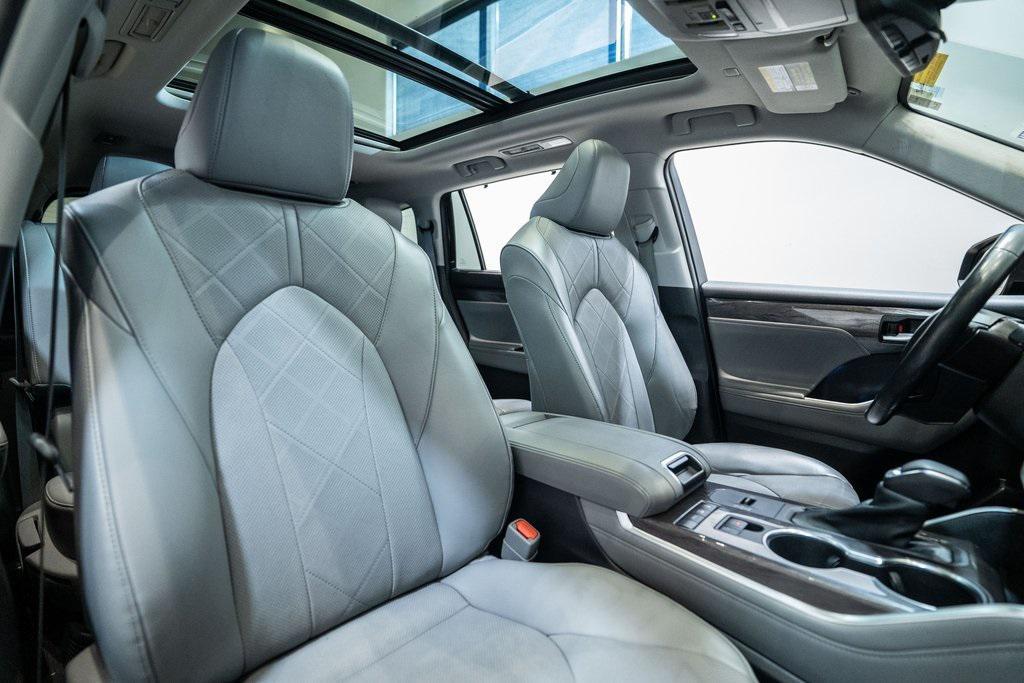 used 2022 Toyota Highlander Hybrid car, priced at $42,900