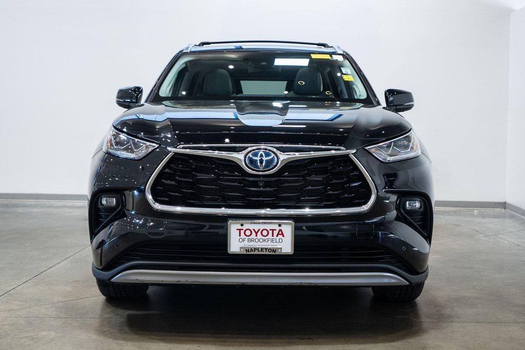 used 2022 Toyota Highlander Hybrid car, priced at $42,900