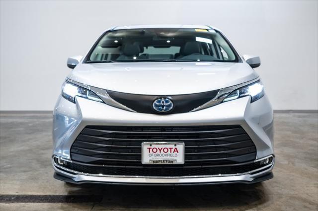 used 2022 Toyota Sienna car, priced at $40,707