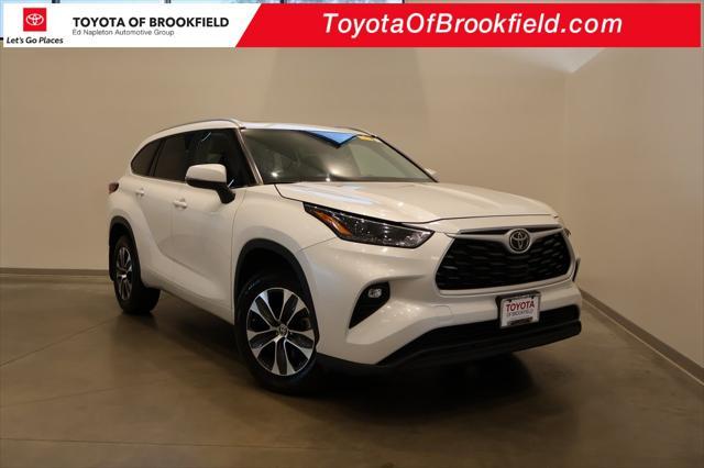 used 2023 Toyota Highlander car, priced at $39,899