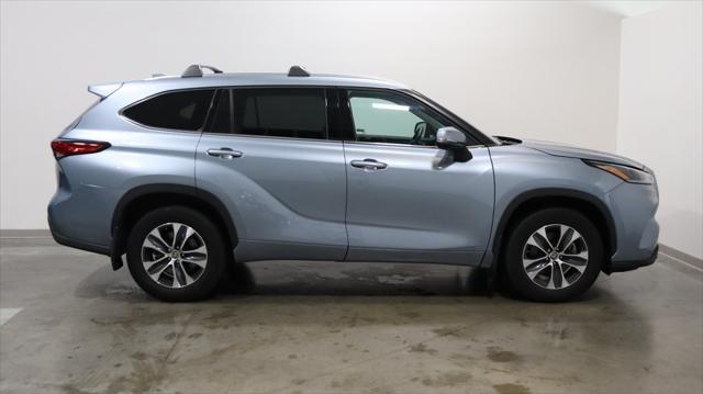 used 2021 Toyota Highlander car, priced at $36,548