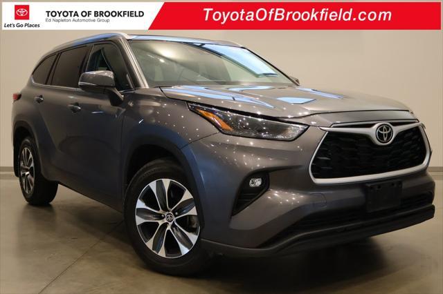used 2022 Toyota Highlander car, priced at $34,917