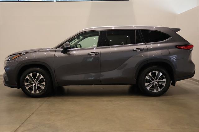 used 2022 Toyota Highlander car, priced at $33,500