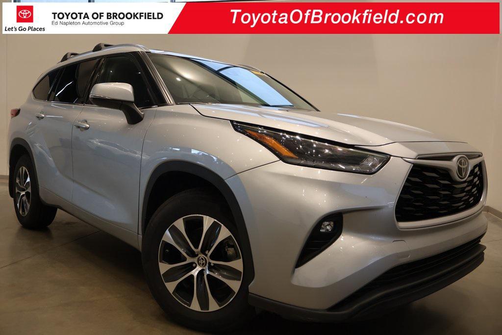used 2021 Toyota Highlander car, priced at $34,578