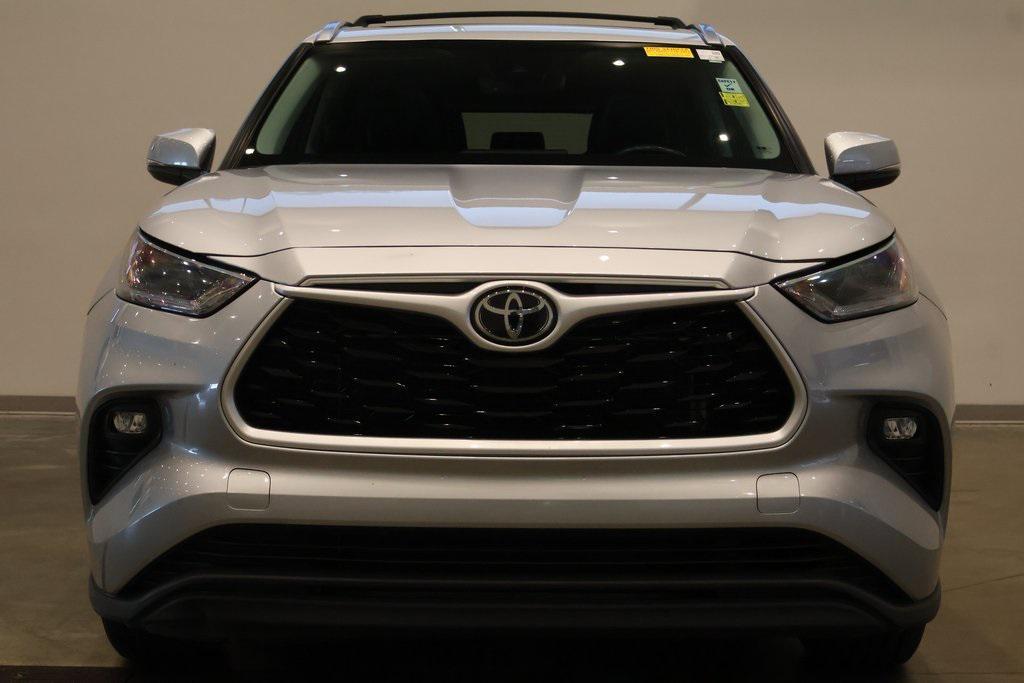 used 2021 Toyota Highlander car, priced at $31,700