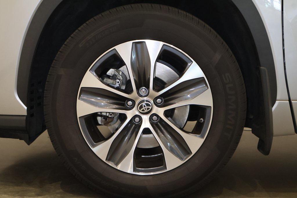 used 2021 Toyota Highlander car, priced at $31,700