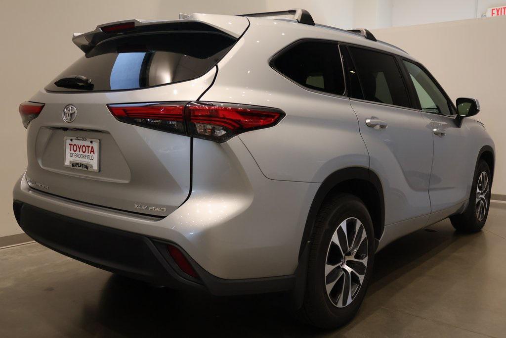used 2021 Toyota Highlander car, priced at $31,700
