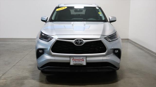 used 2021 Toyota Highlander car, priced at $32,800