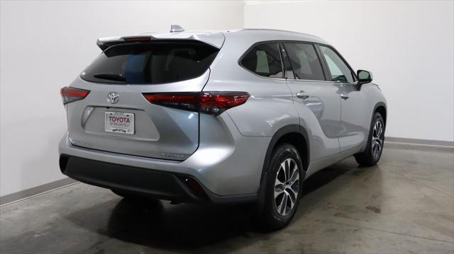 used 2021 Toyota Highlander car, priced at $32,800