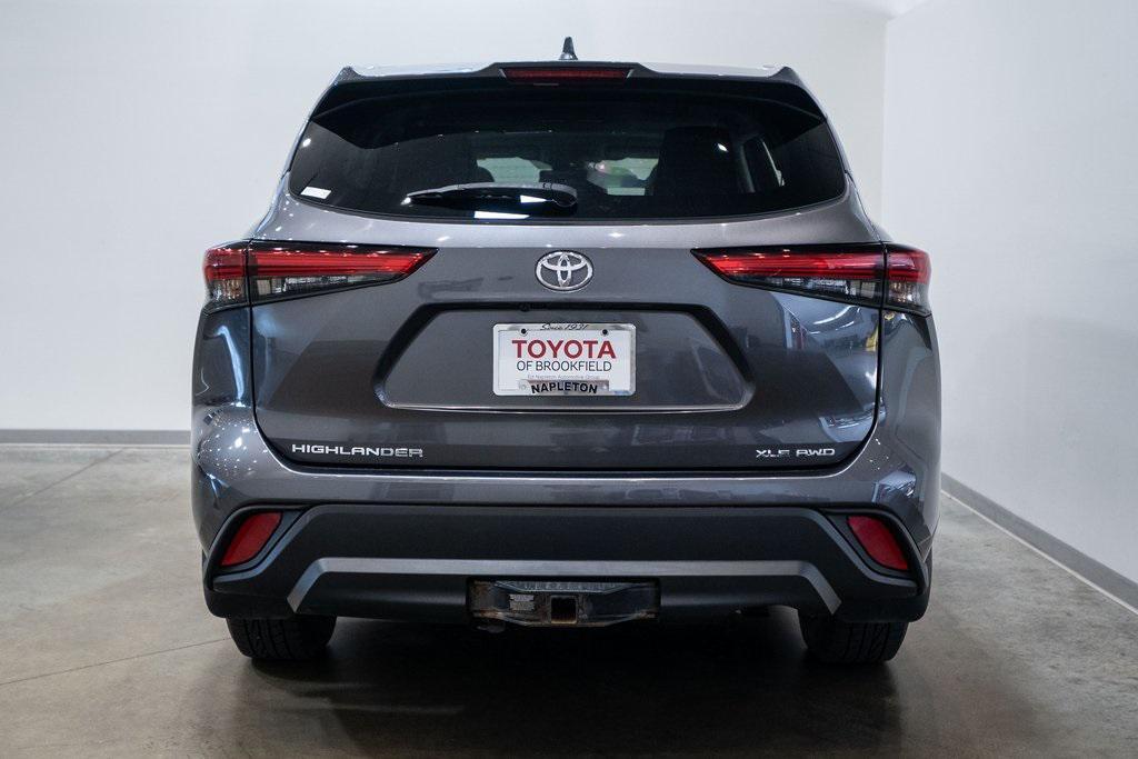used 2021 Toyota Highlander car, priced at $32,324
