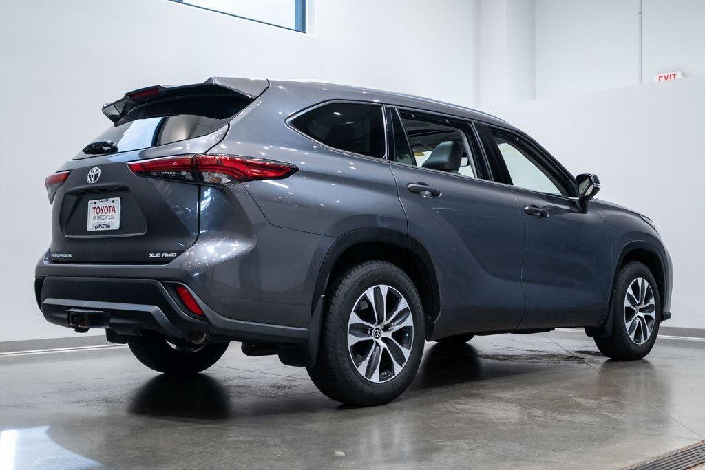 used 2021 Toyota Highlander car, priced at $32,324