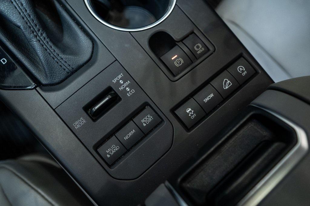 used 2021 Toyota Highlander car, priced at $32,324