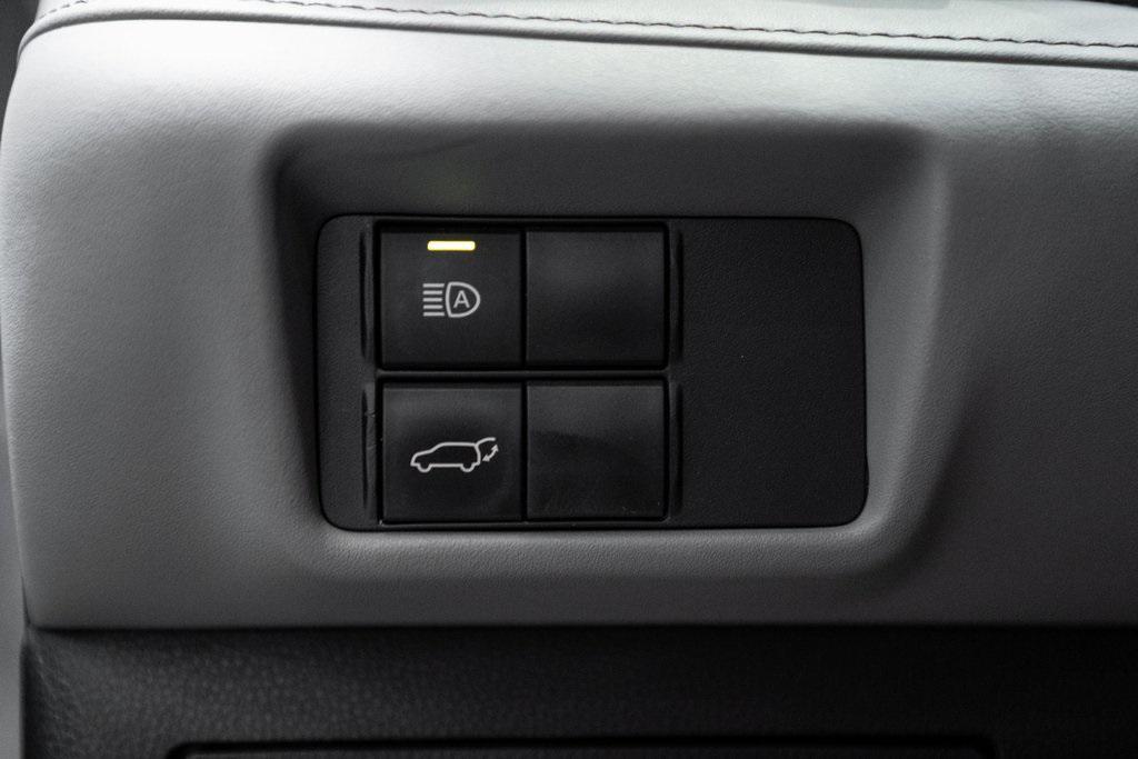 used 2021 Toyota Highlander car, priced at $32,324