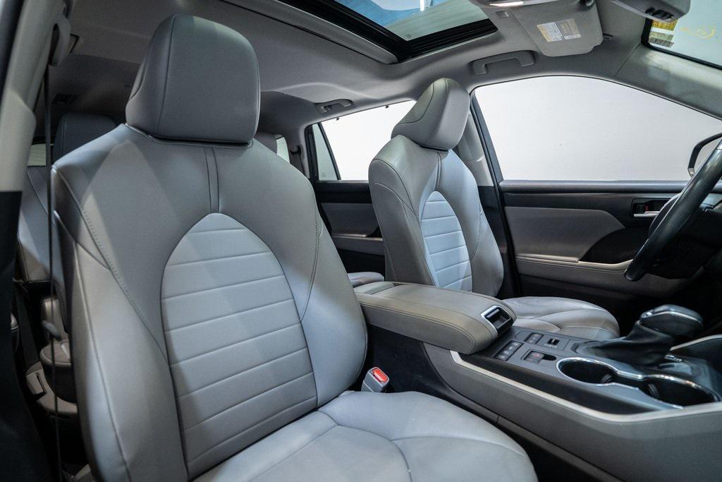used 2021 Toyota Highlander car, priced at $32,324