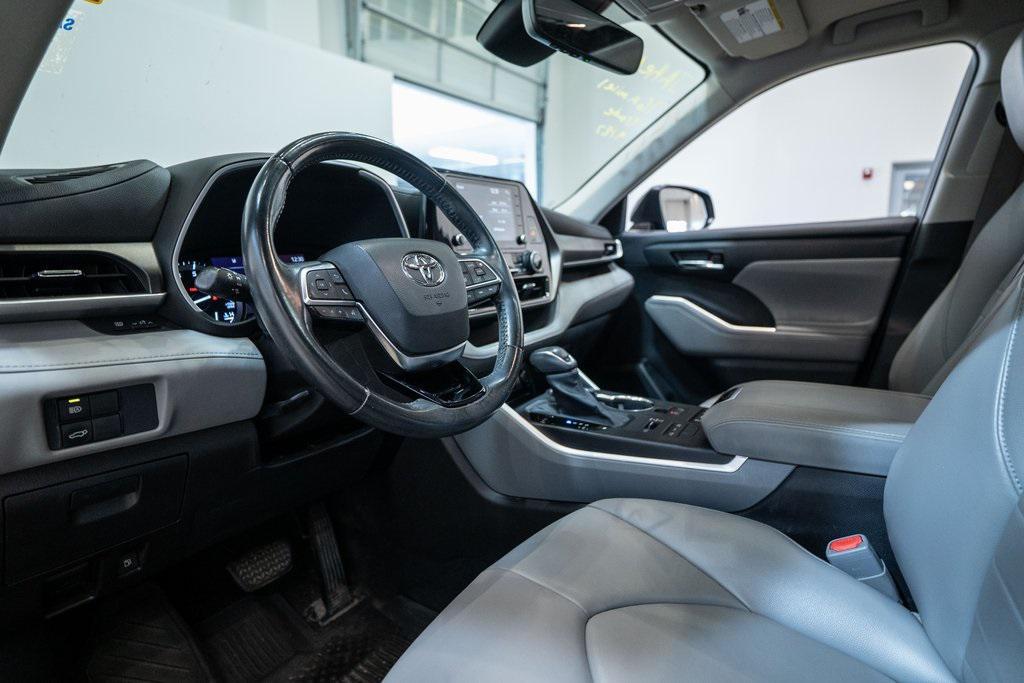 used 2021 Toyota Highlander car, priced at $32,324