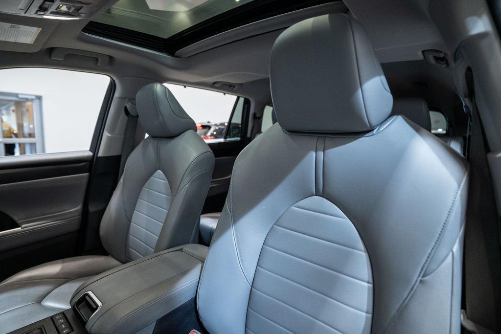 used 2021 Toyota Highlander car, priced at $32,324