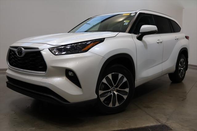 used 2023 Toyota Highlander car, priced at $39,900