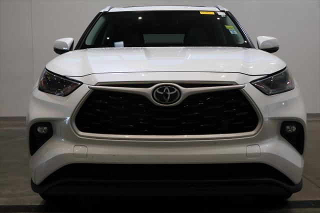 used 2023 Toyota Highlander car, priced at $39,900