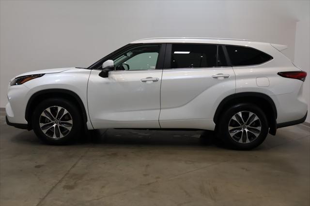 used 2023 Toyota Highlander car, priced at $39,900