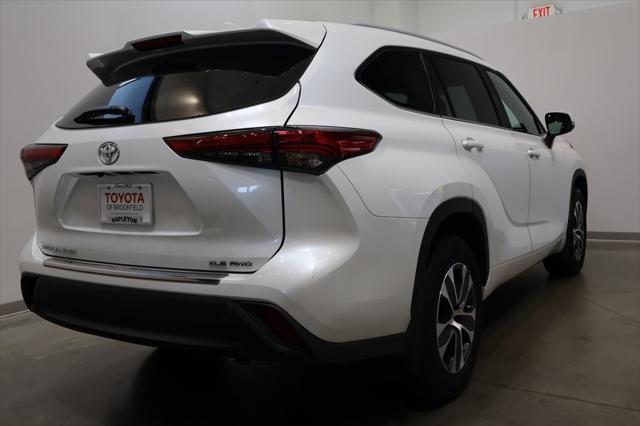 used 2023 Toyota Highlander car, priced at $39,900