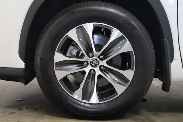 used 2023 Toyota Highlander car, priced at $39,900