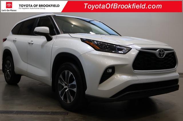 used 2023 Toyota Highlander car, priced at $39,900