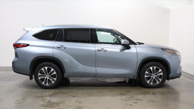 used 2021 Toyota Highlander car, priced at $32,376