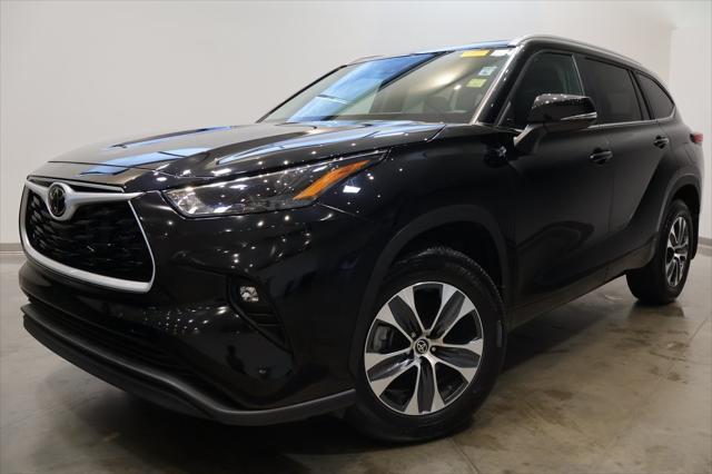 used 2023 Toyota Highlander car, priced at $39,987
