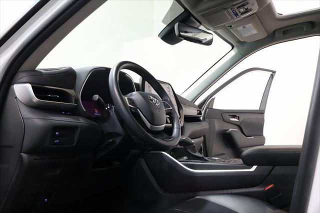 used 2022 Toyota Highlander car, priced at $37,500