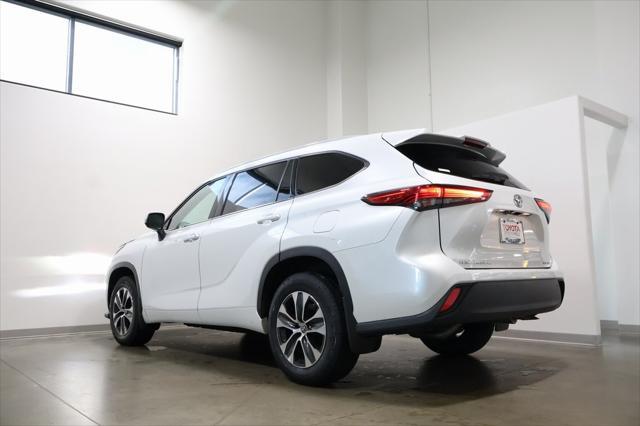 used 2022 Toyota Highlander car, priced at $37,500