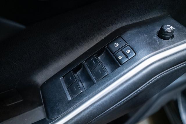 used 2022 Toyota Highlander car, priced at $37,163
