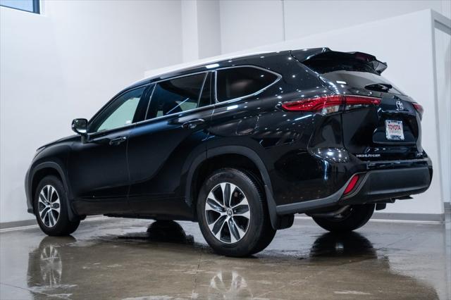 used 2022 Toyota Highlander car, priced at $37,163