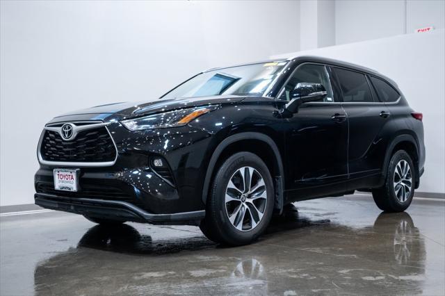 used 2022 Toyota Highlander car, priced at $37,163