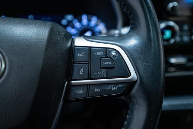 used 2022 Toyota Highlander car, priced at $37,163