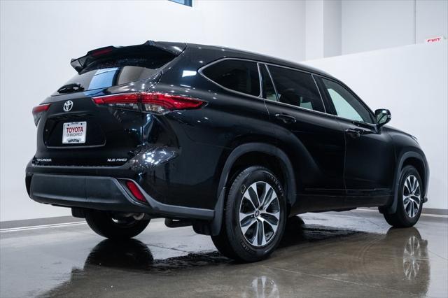 used 2022 Toyota Highlander car, priced at $37,163