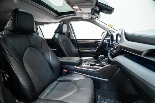 used 2022 Toyota Highlander car, priced at $44,602