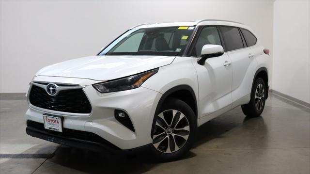 used 2022 Toyota Highlander car, priced at $31,189