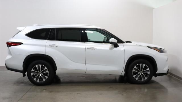 used 2022 Toyota Highlander car, priced at $31,189